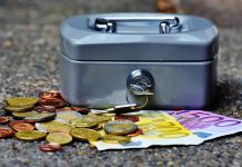 Pour encourager les pourboires par carte bancaire, Emmanuel Macron va les défiscaliser