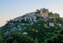 A Eze, sur la Riviera, les petites mains ukrainiennes font tourner les palaces