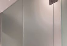 Aménagement chambres  | Un humoriste australien pointe … la transparence des espaces ‘toilettes’ !