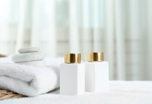 Point réglementaire | Prolongation des tickets-restaurants pour les courses alimentaires, fin des produits à usage unique Produits d'accueil @ credit Depositphotos