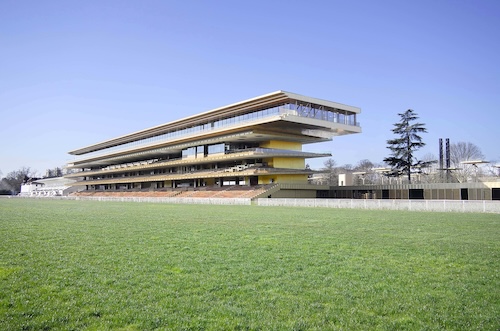 Paris_Longchamp©Dominique Perrault architecte@Par DPA DPA — Travail personnel, CC BY-SA 4.0, https://commons.wikimedia.org/w/index.php?curid=74262306