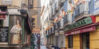 Transactions, Espagne | Extendam investit à Saragosse Saragosse, ypical street in El tubo, famous area in the city @ credit Depositphotos, T