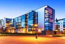 Stratégie | 2024, les résidences de tourisme à un tournant : nouvelles offres, nouvelles cibles, verdissement et hébergement de plein air Modern real estate @ credit Depositphotos