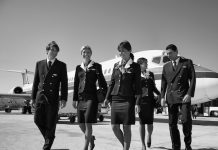 Social | Air France vs 4000 hôtesses et stewards aux prud’hommes Italy, Sardinia, Olbia International Airport, flight assistants near an airplane @ credit Depositphotos