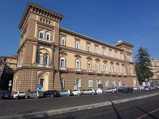 Palazzo Caravita di Sirignano_Riviera di Chiaia @ Di Johnnyrotten - Opera propria, Pubblico dominio, https://commons.wikimedia.org/w/index.php?curid=5049985