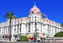 Palace, Nice | Le Negresco sera-t-il le 4ème Palace des Alpes-Maritimes ? « Distinction Palace », le point réglementaire Le Negresco Hotel in Nice, France@ credit Depositphotos