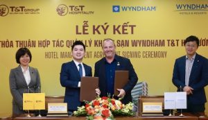Do Vinh Quang, Président de T&T Hospitality Company et Luke Benbow,Directeur des opérations Asie du Sud Est et Pacifique pour Wyndham Hotels & Resort
