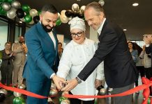Allemagne | IHG Hotels & Resorts et NOVUM Hospitality ouvrent leur premier Holiday Inn De gauche à droite, David Etmenan, Samira Said et Mario Maxeiner @ credit IHG