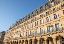 Départ | Au Meurice, Franka Holtmann sur le départ ! Hôtel Le Meurice @ credit Wikipedia Commons