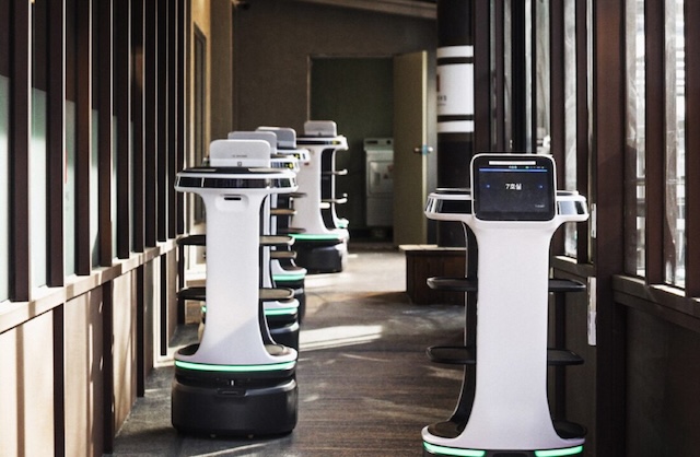 Bear Robotics Servi Plus @ credit LG