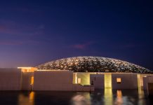 Architecture, Monde | Une agence mythique dans la tourmente ! Louvre, Abu Dhabi, United Arab Emirates - May 10, 2020. The famous Louvre museum of the French architect Jean Nouvel - panoramic view from the tribune at night.