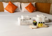 Tech & Hôtellerie, USA | Folio lève 14 M$ et révolutionne les achats avec DayBlink GPO Illustration, amenities, room @Depositphotos