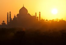 Asie | Avec +60 unités d’ici 2035, Wyndham s’allie à Cygnett pour implanter La Quinta et Registry Collection Hotels en Inde Taj Mahal morning view, Agra, India @ credit Depositphotos