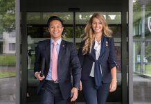 Suisse, 🎓Education |  Glion accréditée Haute école spécialisée (HES) Socialising in dress code @ credit Glion