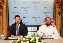 Péninsule Arabique, 2026 | IHG renforce sa présence en Arabie Saoudite avec le futur Crowne Plaza Madinah Al Haramain Cérémonie de signature du Crowne Plaza Madinah al Haramin @ credit IHG