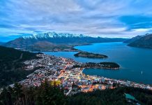 Ouverture 2027, Nouvelle-Zélande | Avec Noctis, 130 millions de dollars pour réinventer le luxe à Queenstown Par Lawrence Murray from Perth, Australia — Queenstown from Bob's Peak, CC BY 2.0, https://commons.wikimedia.org/w/index.php?curid=37661081