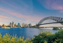 Ouverture 25 sept. , Australie | 25hours Hotel The Olympia à Sydney en approche, Jake Guilfoyle nommé à sa tête Downtown Sydney skyline in Australia at sunset