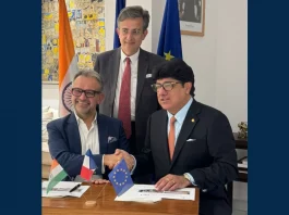 Éducation, Asie | IHCL conclut un partenariat avec ESSEC Academy Singapore pour former les leaders de demain Cérémonie de signature : Vincenzo Vinzi, President - ESSEC Business School ESSEC Business School, Puneet Chhatwal, CEO IHCL