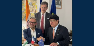 Éducation, Asie | IHCL conclut un partenariat avec ESSEC Academy Singapore pour former les leaders de demain Cérémonie de signature : Vincenzo Vinzi, President - ESSEC Business School ESSEC Business School, Puneet Chhatwal, CEO IHCL