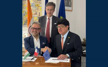 Éducation, Asie | IHCL conclut un partenariat avec ESSEC Academy Singapore pour former les leaders de demain Cérémonie de signature : Vincenzo Vinzi, President - ESSEC Business School ESSEC Business School, Puneet Chhatwal, CEO IHCL