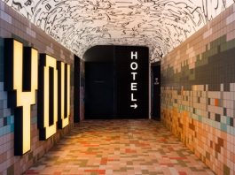 Entrée hôtel @ credits You Hotels