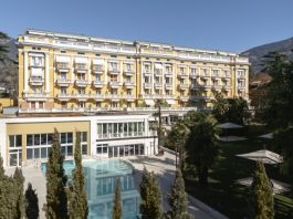 ALACE-MERANO-VUE-PARC-ET-PISCINE-©-Moggi-PALACE MERANO-VUE PARC Et PISCINE©Moggi