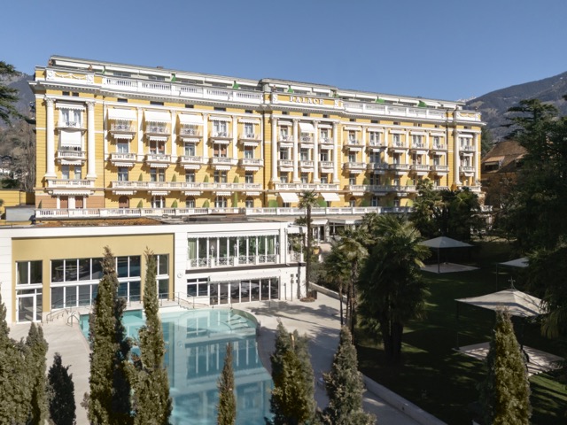 ALACE-MERANO-VUE-PARC-ET-PISCINE-©-Moggi-PALACE MERANO-VUE PARC Et PISCINE©Moggi