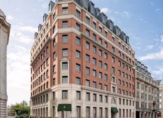 @ credit The Derby London City, Curio Collection by Hilton - Moyenne