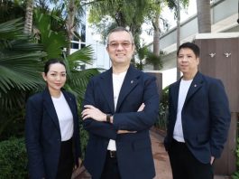 Thirayuth Chirathivat, PDG de Centara. au centre @ credit Centara Hotels