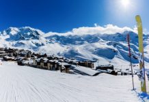 World Ski Awards 2025 : L’Hôtel Le Pashmina (Val Thorens) sacré meilleur hôtel boutique skiable, Val Thorens meilleur domaine mondial – la France brille en tête des palmarès Ski in winter season, view from ski run at mountains and Val Thorens resort in sunny day in France, Alps.