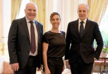 Com’ | Désormais Ambassadrice du Palace Merano, Deborah Compagnoni, légende du ski alpin, rejoint Zinedine Zidane Dr Massimiliano Mayrhofer - Deborah Compagnoni - Stefano Plotegher © Palace Merano