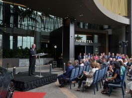 Le Président Walter Robinson OAM, inauguration du Cabravale Club Resort