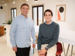 Ouverture hybride, Paris | Líbere Hospitality Group signe son premier établissement à Paris pour début 2026 Antón de la Rica & Mikel Rodriguez CEOs of Líbere Hospitality Group